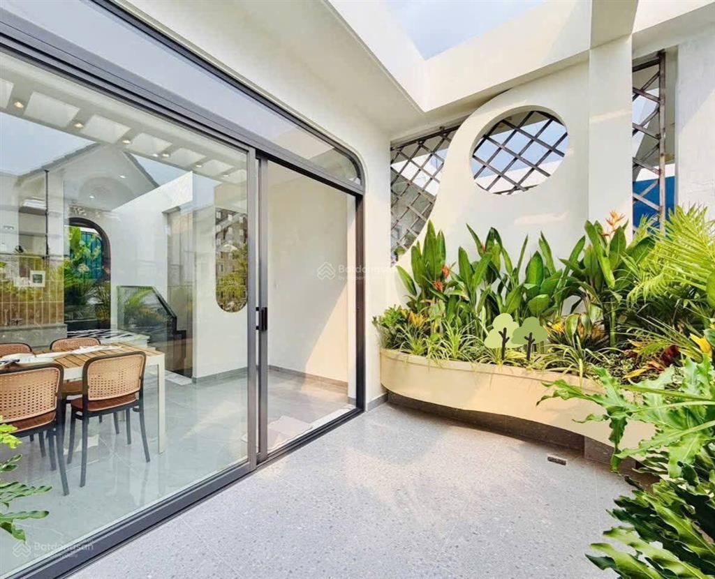 Thiếu vốn bán nhà đường oto nguyễn trãi  q.1, 86,2m2, cho thuê 33tr, gần cv 23 tháng 9
