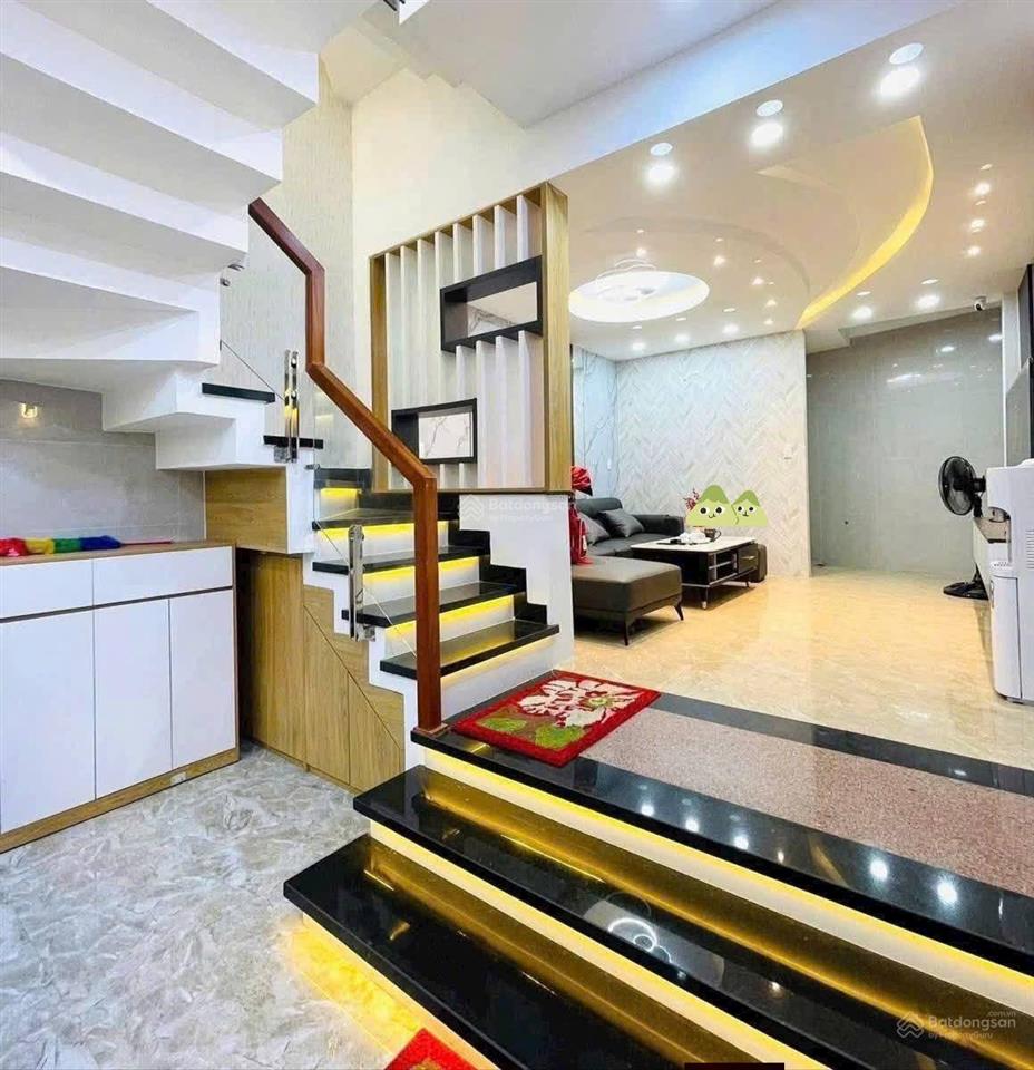 Giảm giá sâu nhà nguyễn bỉnh khiêm  quận 1, 80m2, cho thuê 32tr, gần cầu điện biên phủ