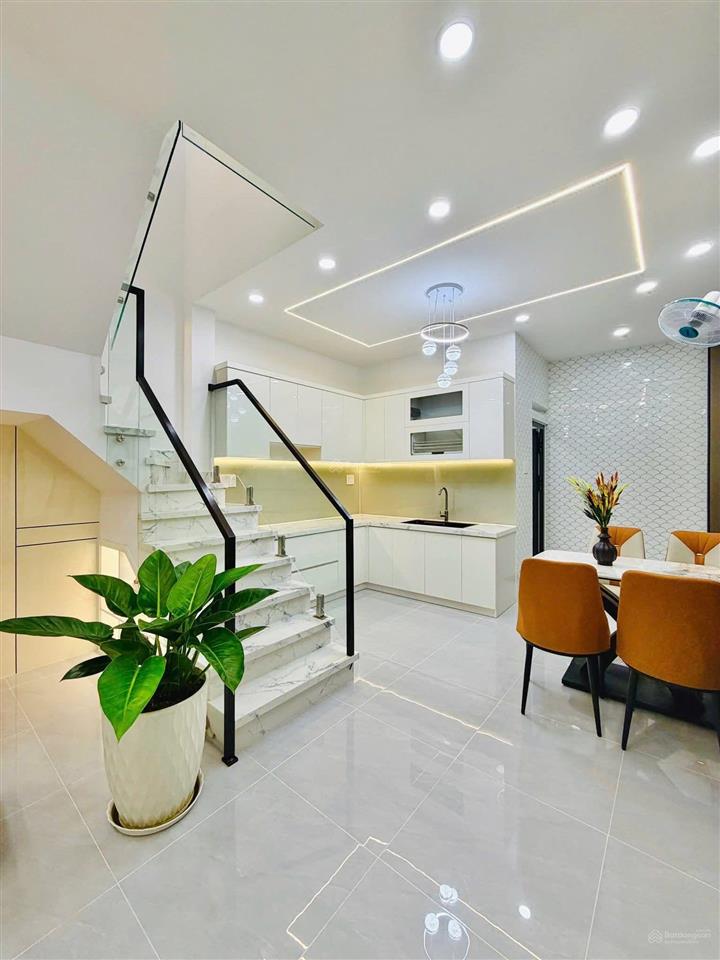 Chính chủ bán nhà 2tỷ750/60m2 đường oto đoàn kết  thủ đức, cho thuê 20tr, gần thpt nguyễn hữu huân