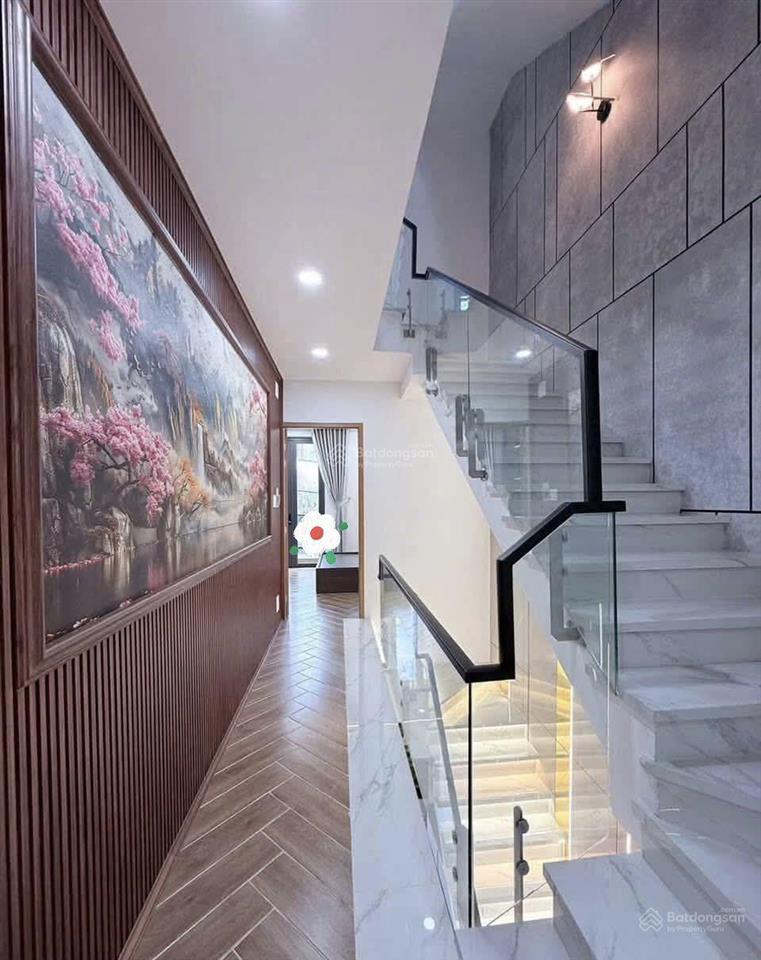 Xoay vốn bán gấp nhà đường 6,5m trần não  quận 2, 80m2, cho thuê 26tr, gần cầu sài gòn