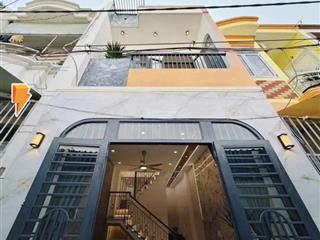 Đi định cư bán nhà 55m2, đường oto hoàng diệu  quận 4, cho thuê 20tr, gần chợ xóm chiếu