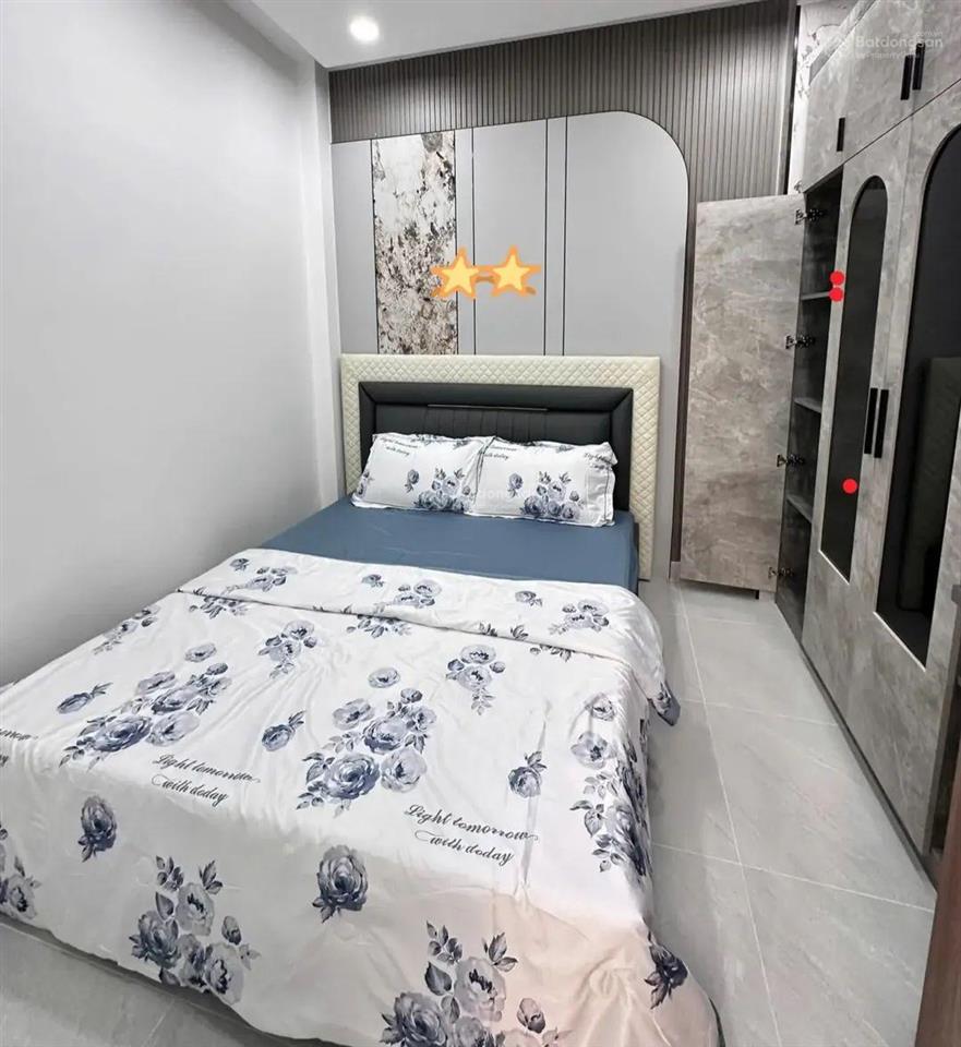 Tôi bán nhà đường 6m, phan văn trị  bình thạnh, 68m2, cho thuê 22tr, gần đh văn lang