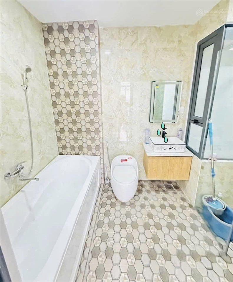 Chú thứ bán nhà đường 6m lê thị riêng  quận 1, 87m2, cho thuê 35tr, gần chợ bến thành