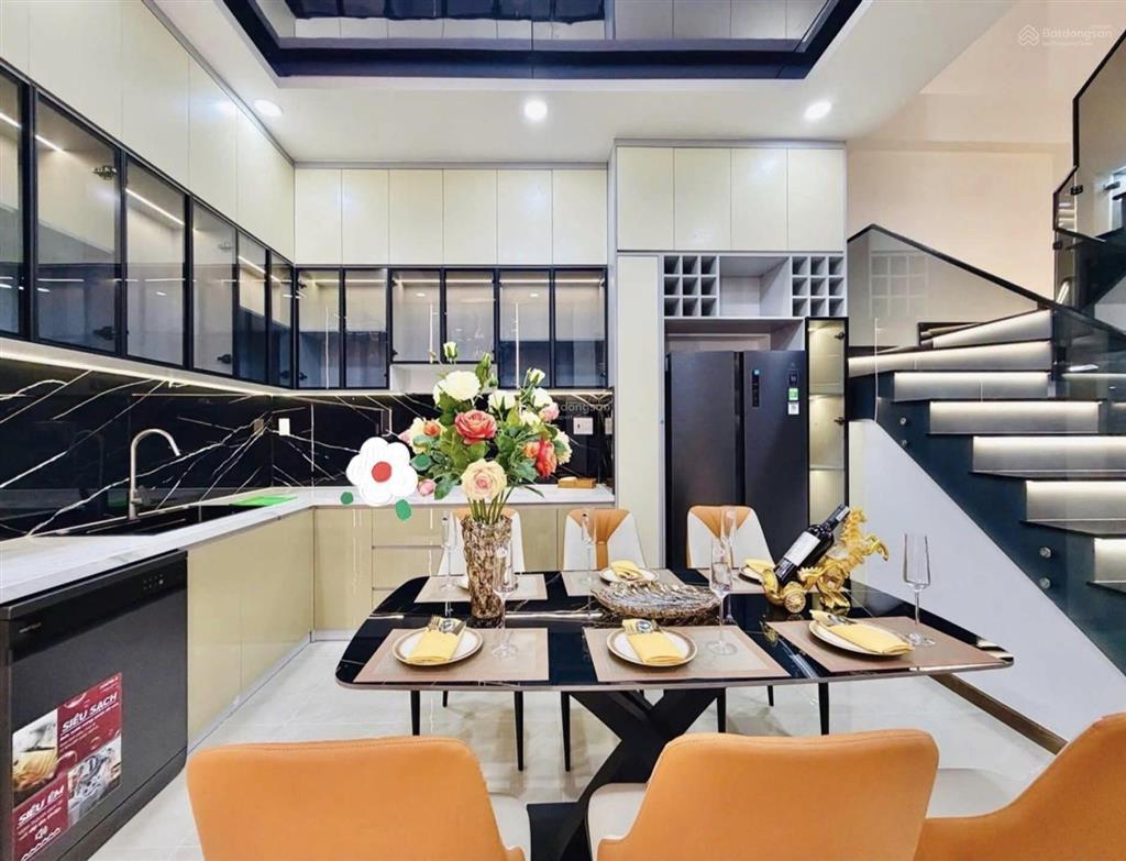 Đi định cư bán nhà 3tỷ550/78m2, đường oto nguyễn tiểu la  q.10, cho thuê 24tr, gần bv nhi đồng 1