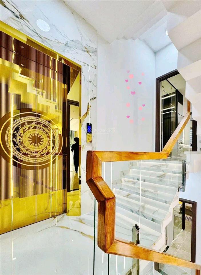 Bán nhà ngay trung tâm quận 1 90,5m2. đường ôtô võ văn kiệt, cho thuê 36tr, gần chợ nga