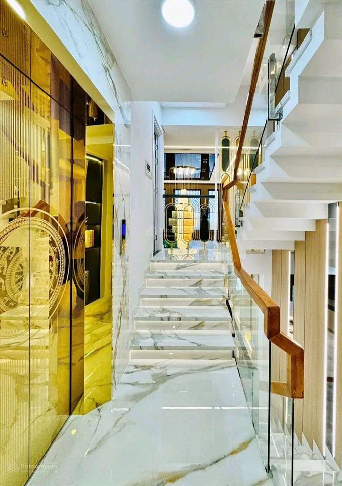 Bán nhà ngay trung tâm quận 1 90,5m2. đường ôtô võ văn kiệt, cho thuê 36tr, gần chợ nga