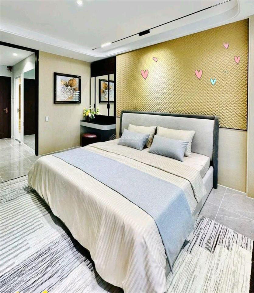 Bán nhà ngay trung tâm quận 1 90,5m2. đường ôtô võ văn kiệt, cho thuê 36tr, gần chợ nga