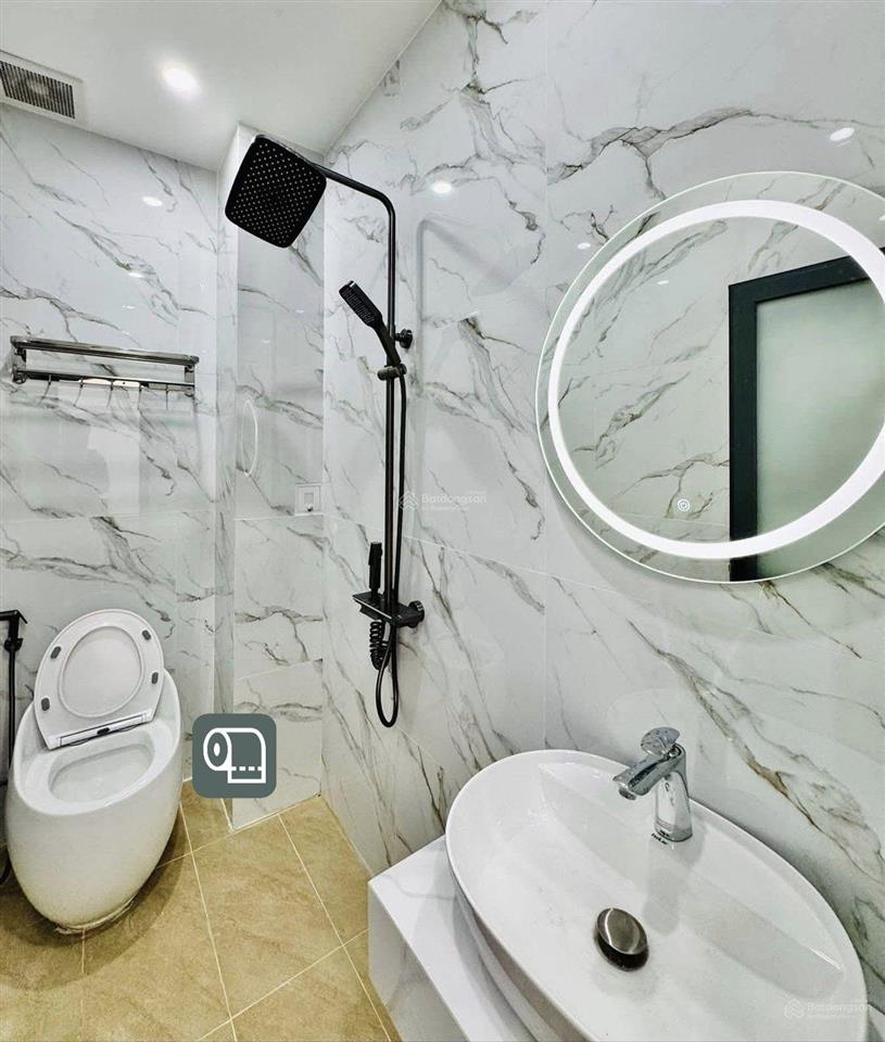 Bán nhà đường 6m nguyễn tất thành  quận 4, giá 3tỷ350/76m2, cho thuê 23tr, gần cầu khánh hội