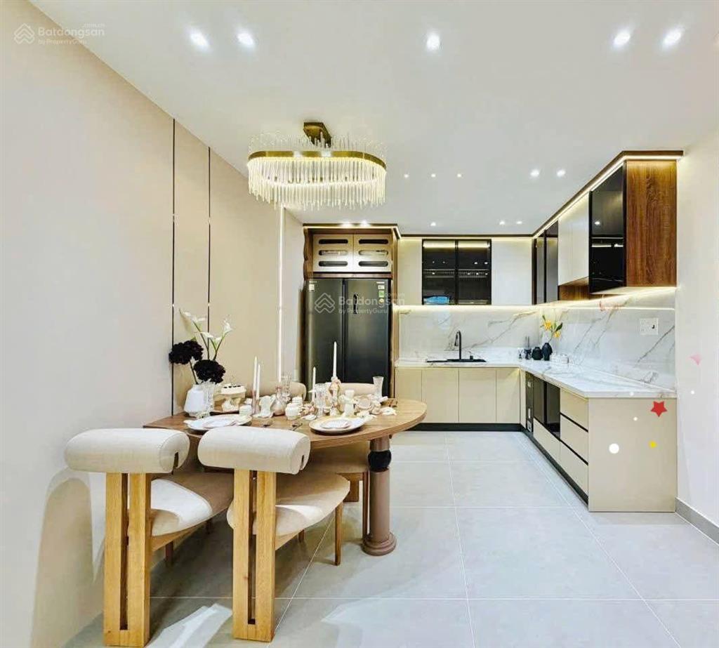 Xoay vốn bán nhà đường ô tô nguyễn biểu  quận 5, giá 3tỷ680/76m2, cho thuê 27 triệu, gần cầu chữ y