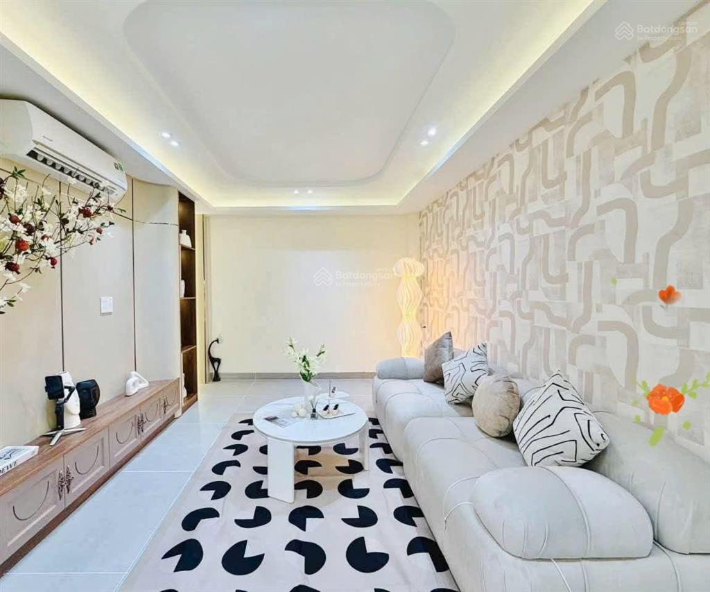 Xoay vốn bán nhà đường ô tô nguyễn biểu  quận 5, giá 3tỷ680/76m2, cho thuê 27 triệu, gần cầu chữ y