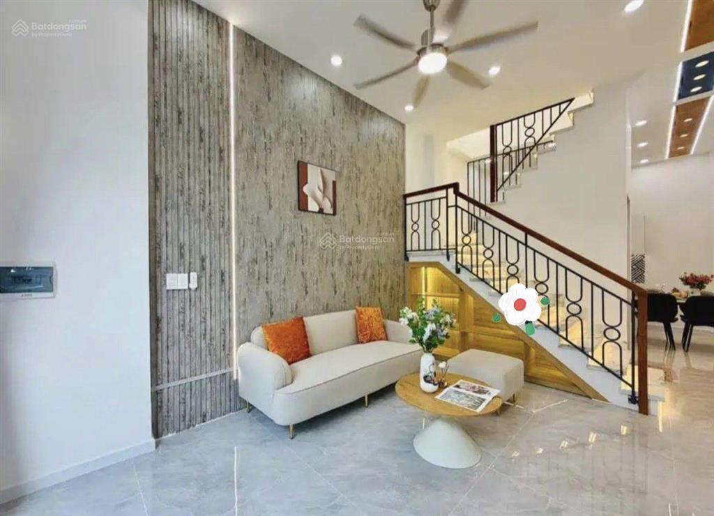 Đi định cư bán nhà giá 2tỷ960/55m2, đường oto hoàng diệu  quận 4, cho thuê 20tr, gần chợ xóm chiếu