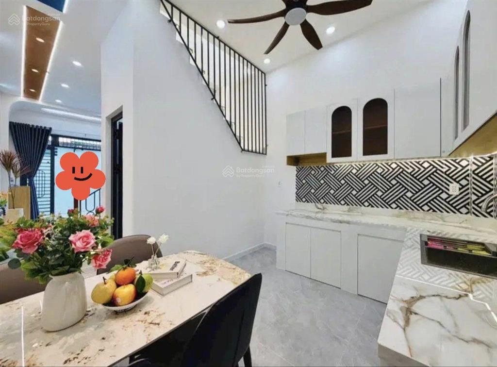 Đi định cư bán nhà giá 2tỷ960/55m2, đường oto hoàng diệu  quận 4, cho thuê 20tr, gần chợ xóm chiếu