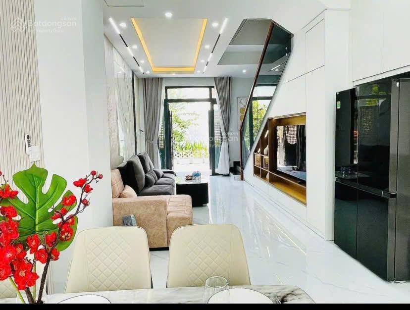 Cô hoa bán nhà đường 5,8m lữ gia  quận 11, giá 8tỷ350/72m2, cho thuê 22tr, gần trường đua phú thọ