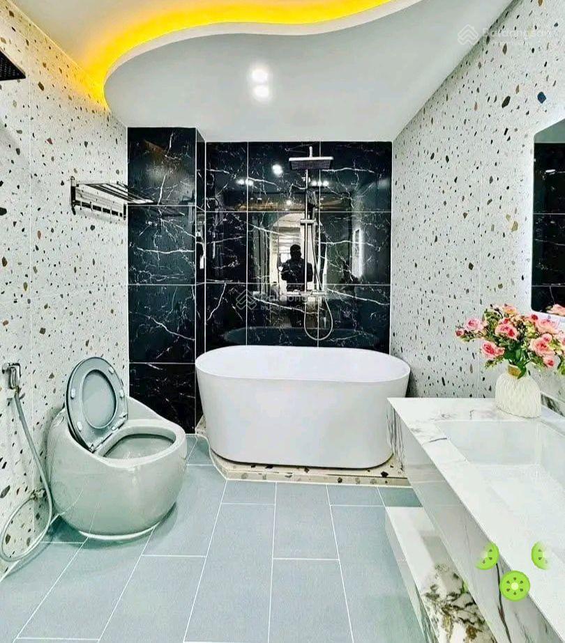 Bán căn nhà đường lý tự trọng  quận 1, 80m2, đang cho thuê 36tr, gần cầu ba son