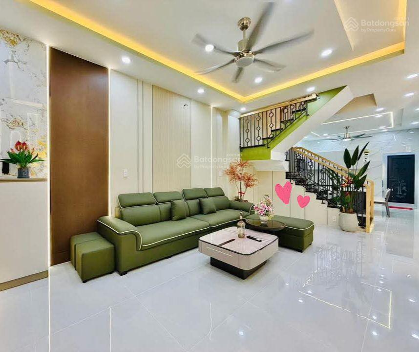 Bán nhà giá 4tỷ850/85m3, đường oto trần nhật duật  quận 1, cho thuê 32tr, gần chợ tân định