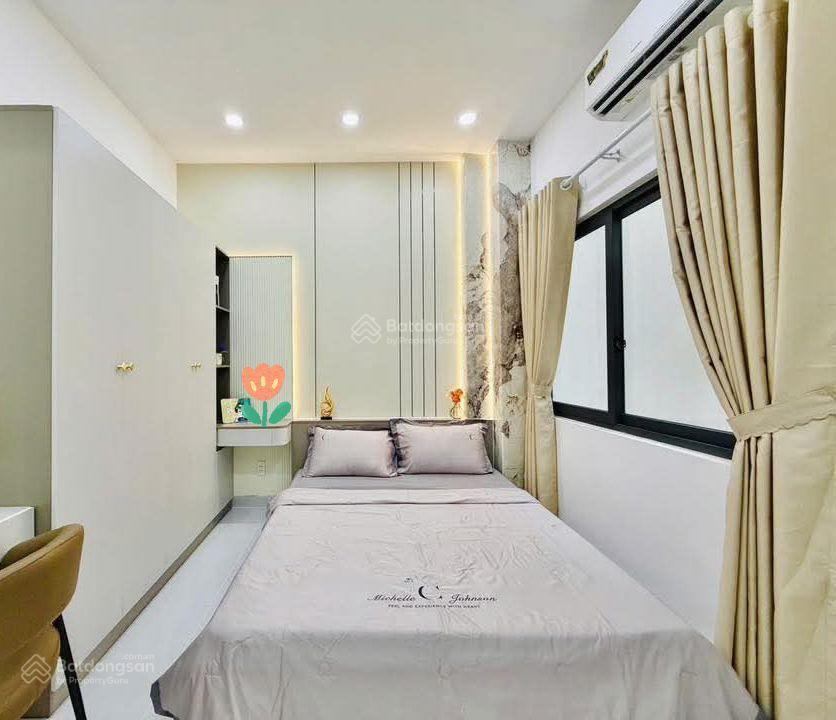 Bán nhà giá 4tỷ850/85m3, đường oto trần nhật duật  quận 1, cho thuê 32tr, gần chợ tân định