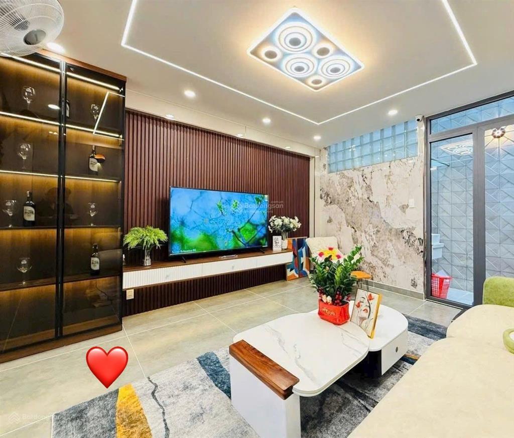 Bán nhà cho thuê sẵn 27 triệu ngay nguyễn văn thủ  quận 1.giá 4tỷ5/84.9m2 gần công viên lê văn tám