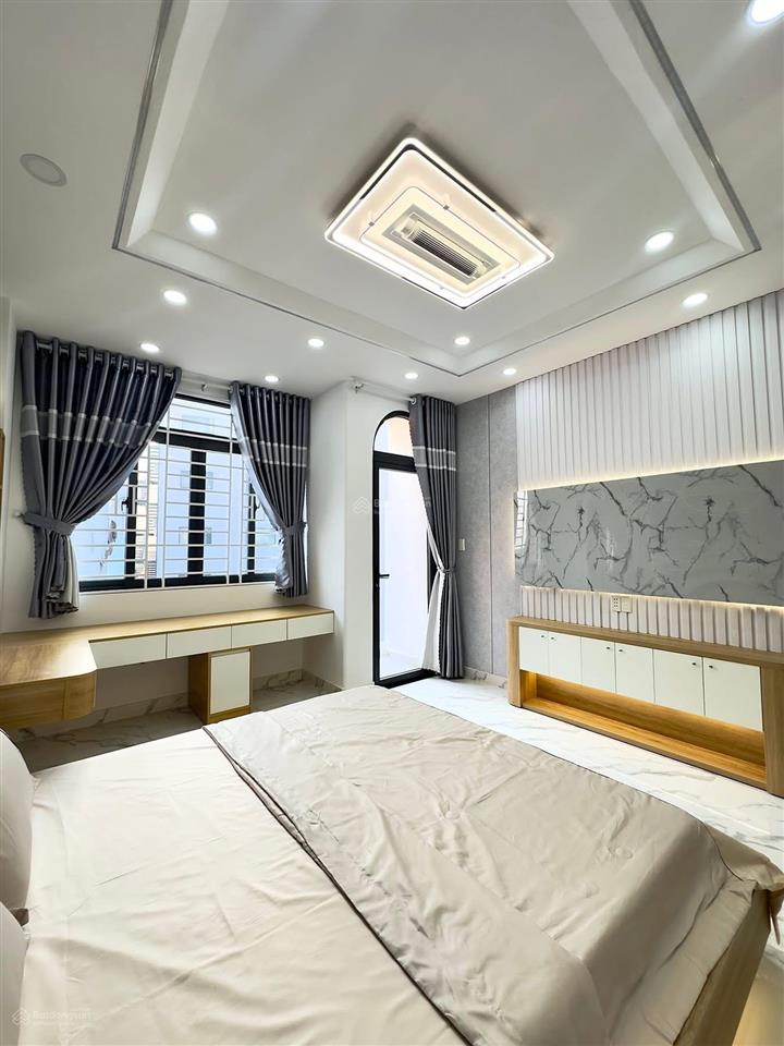 Thiện chí bán nhà lê thị hồng gấm quận 1. giá 3tỷ8/75.2m2 cho thuê 26triệu. gần ga metro bến thành