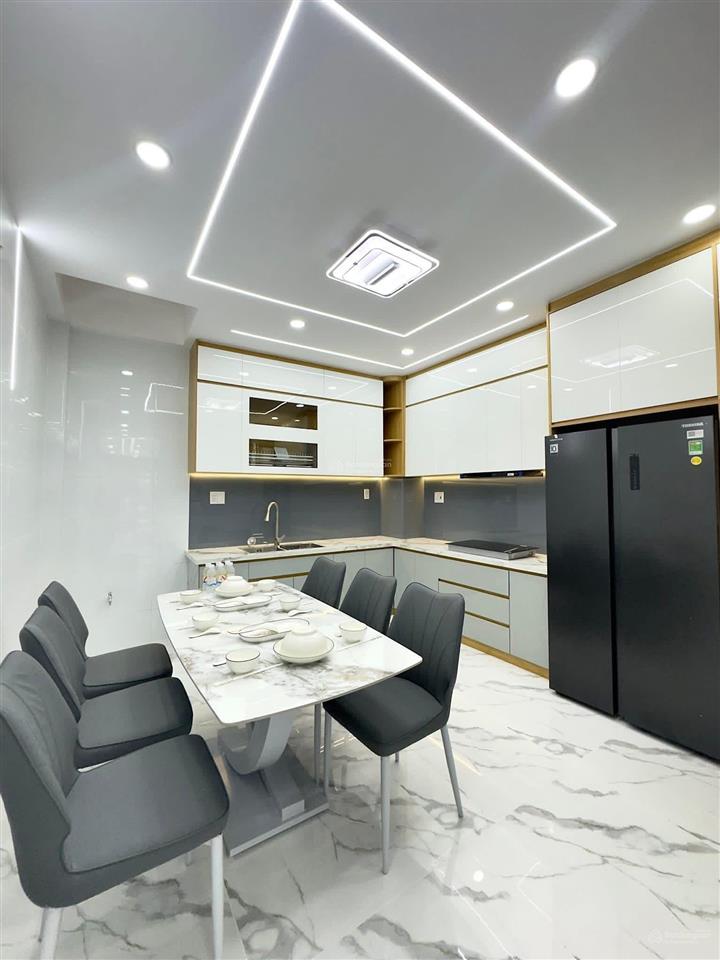 Thiện chí bán nhà lê thị hồng gấm quận 1. giá 3tỷ8/75.2m2 cho thuê 26triệu. gần ga metro bến thành