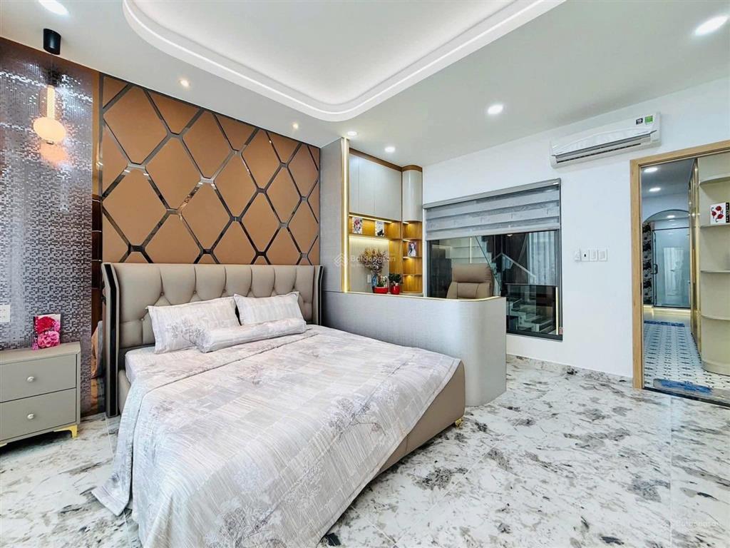 Chú tám bán nhà hoà hưng quận 10. dt 73.4m2 đang cho thuê 28triệu. gần tiểu học lê thị riêng