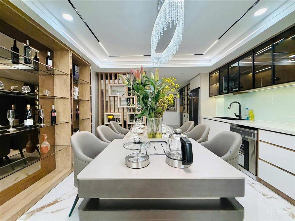 Chú tám bán nhà hoà hưng quận 10. dt 73.4m2 đang cho thuê 28triệu. gần tiểu học lê thị riêng