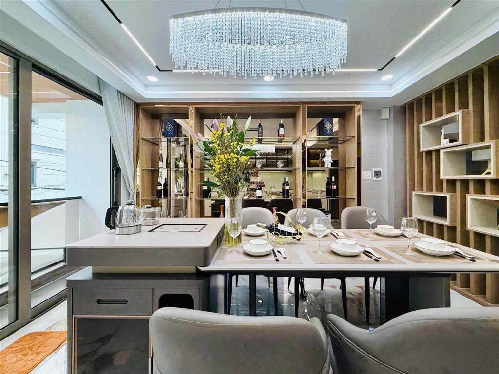 Chú tám bán nhà hoà hưng quận 10. dt 73.4m2 đang cho thuê 28triệu. gần tiểu học lê thị riêng