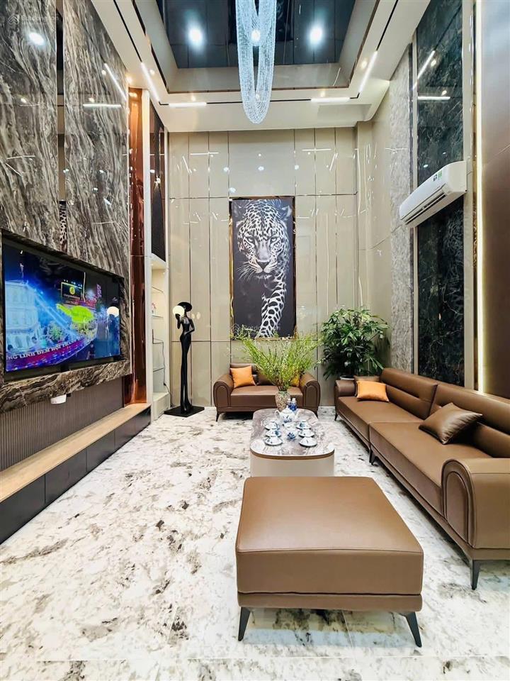 Chú tám bán nhà hoà hưng quận 10. dt 73.4m2 đang cho thuê 28triệu. gần tiểu học lê thị riêng