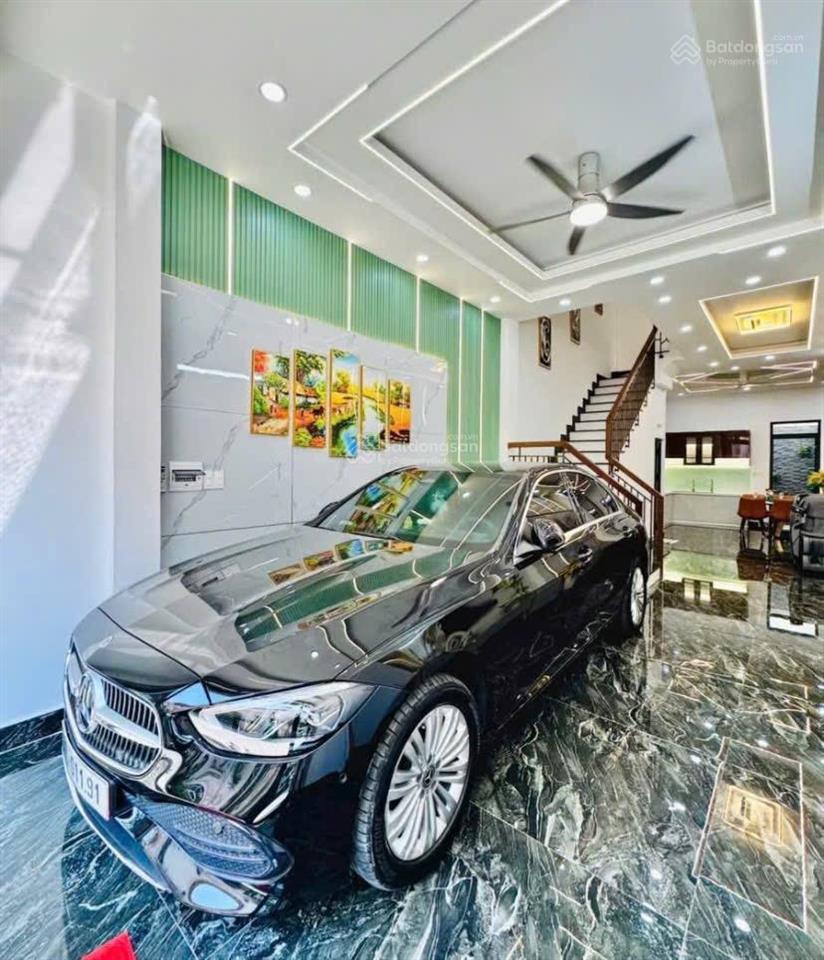 Bán nhà út tịch  tân bình đang cho thuê 20triệu.giá 3tỷ280/72.4m2 gần tiểu học hoàng văn thụ