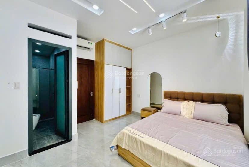 Bán nhà út tịch  tân bình đang cho thuê 20triệu.giá 3tỷ280/72.4m2 gần tiểu học hoàng văn thụ