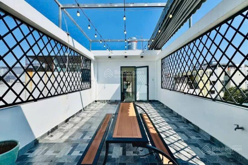 Bán nhà út tịch  tân bình đang cho thuê 20triệu.giá 3tỷ280/72.4m2 gần tiểu học hoàng văn thụ