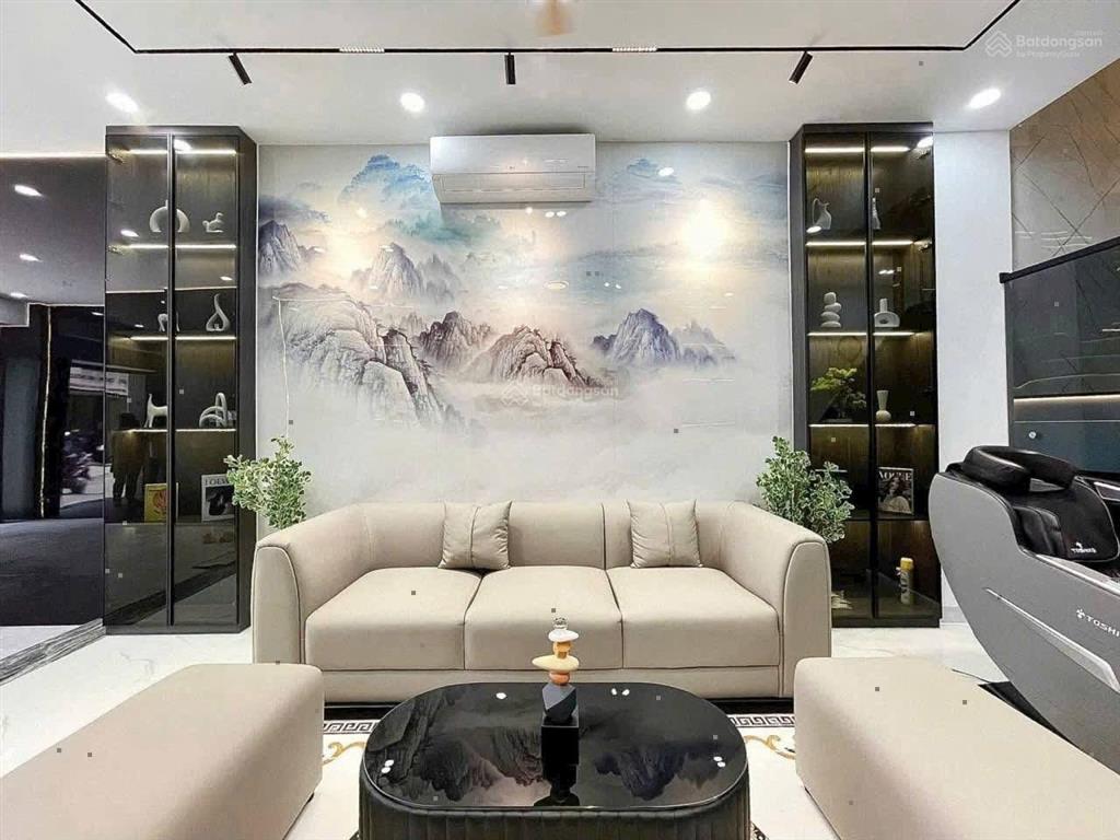 Nhà huỳnh khương ninh  quận 1. giá 3tỷ800/72.4m2 đang cho thuê 26 triệu. gần công viên lê văn tám