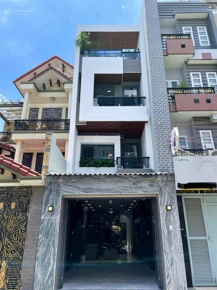 Nhà huỳnh khương ninh  quận 1. giá 3tỷ800/72.4m2 đang cho thuê 26 triệu. gần công viên lê văn tám