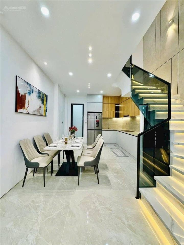 Nhà cho thuê 22 triệu ngay nguyễn thành ý  quận 1.giá 3tỷ7/72.8m2 gần tiểu học đinh tiên hoàng