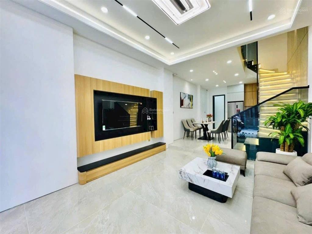 Nhà cho thuê 22 triệu ngay nguyễn thành ý  quận 1.giá 3tỷ7/72.8m2 gần tiểu học đinh tiên hoàng