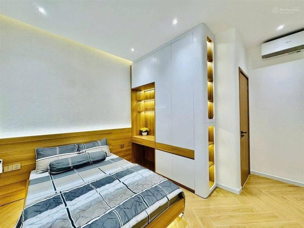 Nhà cho thuê 22 triệu ngay nguyễn thành ý  quận 1.giá 3tỷ7/72.8m2 gần tiểu học đinh tiên hoàng