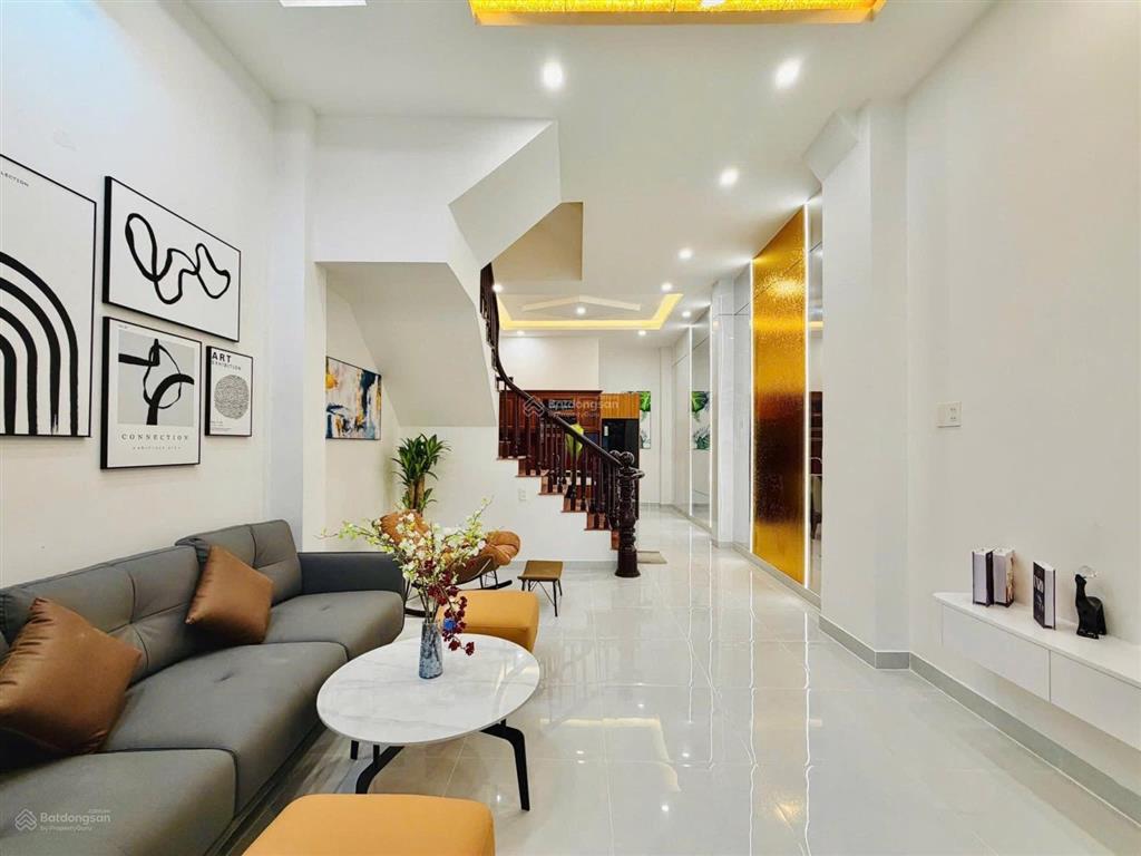 Siêu phẩm phạm văn hai  tân bình. 72.8m2 đang cho thuê 20triệu. gần chợ phạm văn hai
