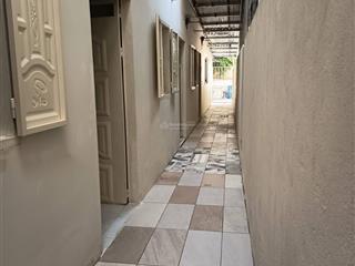 Bán dãy 8 phòng trọ ngay linh xuânquận 9.giá 4tỷ2/120m2 đang cho thuê 32triệu.ngay đh kinh tế luật
