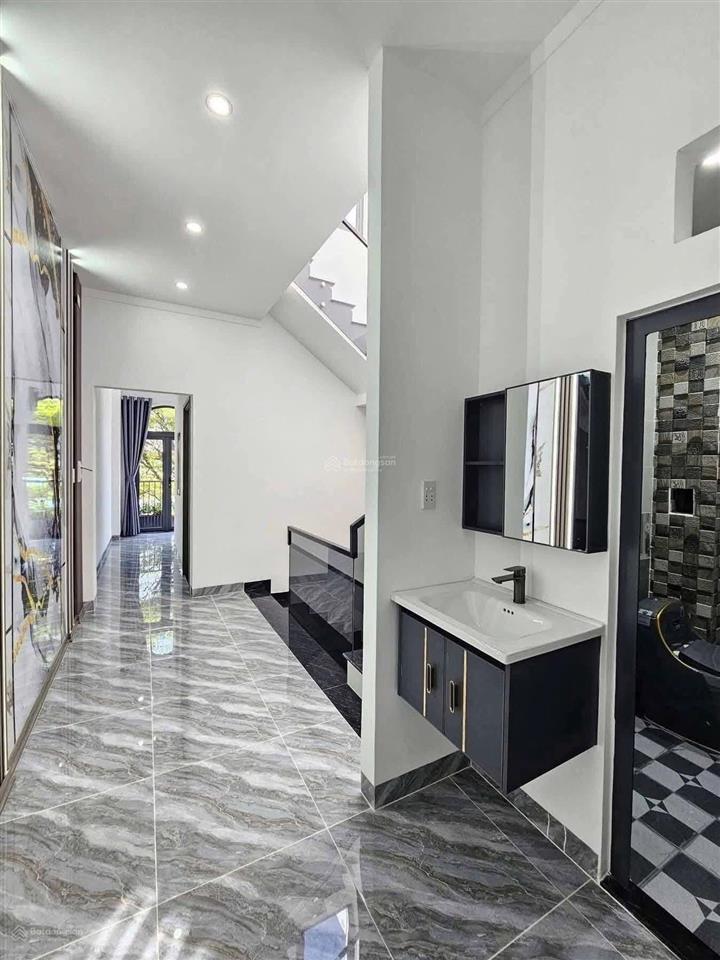 Nhà ngay làng tăng phú quận 9. giá 3tỷ/73.2m2 đang cho thuê 19triệu. gần ký túc xá đh giao thông