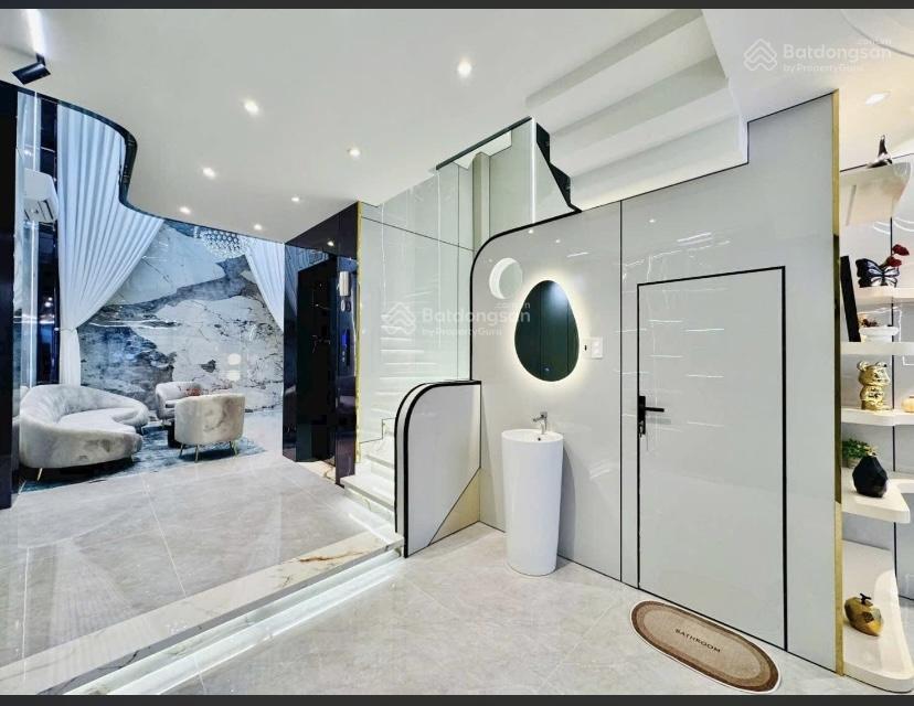 Nhà bán ngay trương văn hải quận 9.giá 2tỷ880/72.5m2 đang cho thuê 17triệu. gần vincom lê văn việt