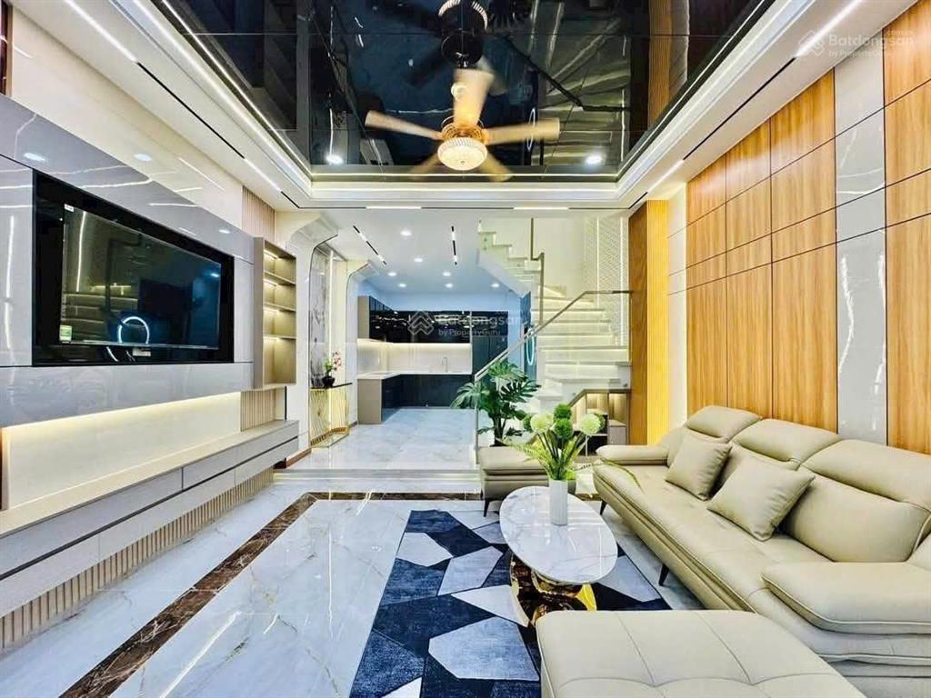 Nhà ngộp 3tỳ6/72,3m2 ngay phùng văn cung  phú nhuận cho thuê 22 triệu. gần co. op mart rạch miễu
