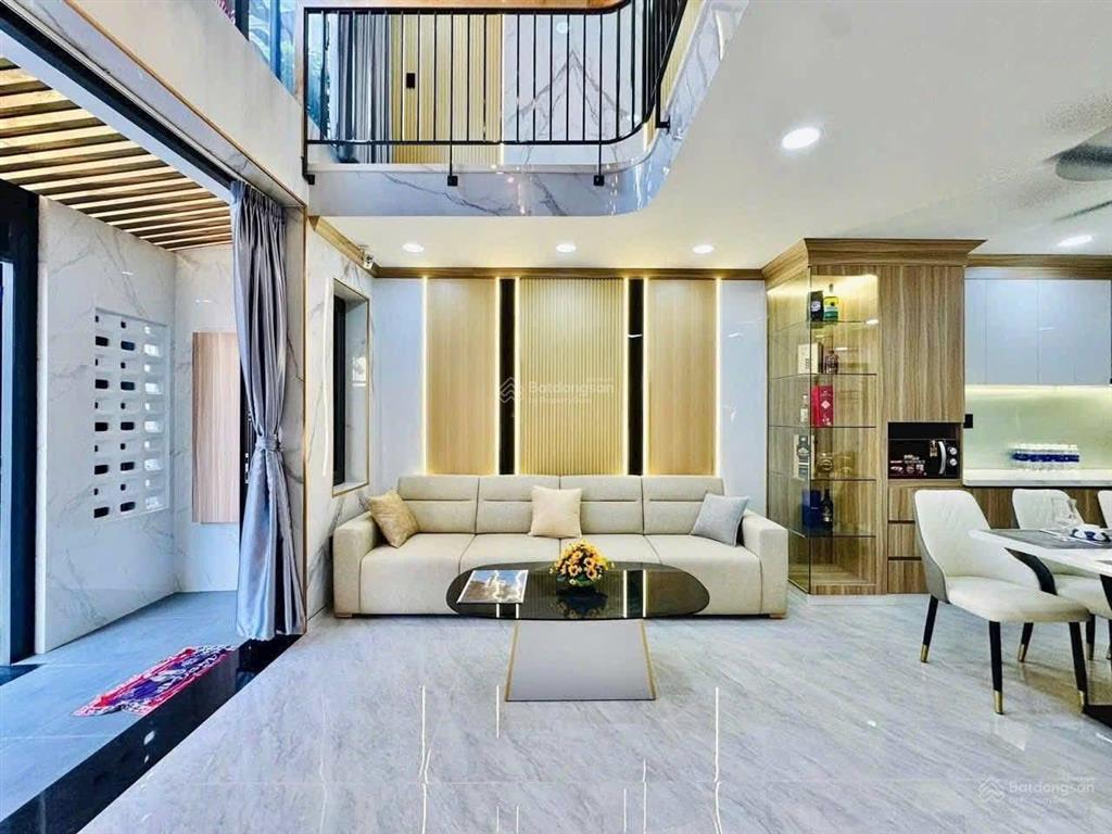 Bán nhà ngay đặng tất quận 1. giá 4tỷ8/80.5m2 đang cho thuê 25triệu. gần chợ tân định