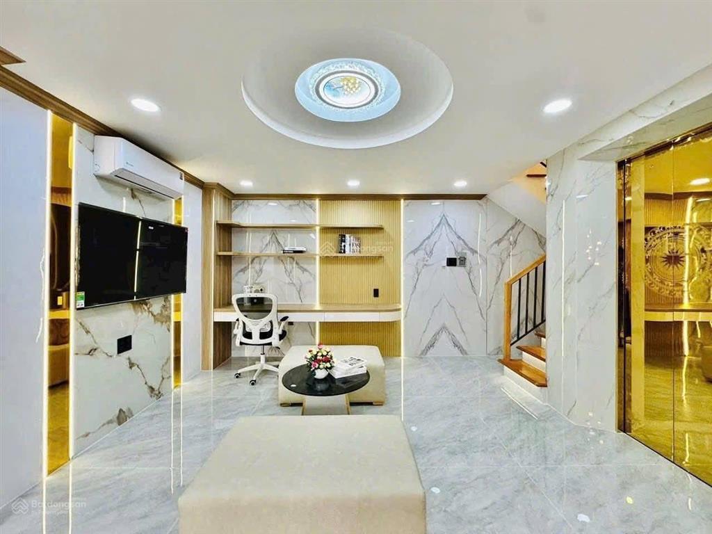 Bán nhà ngay đặng tất quận 1. giá 4tỷ8/80.5m2 đang cho thuê 25triệu. gần chợ tân định