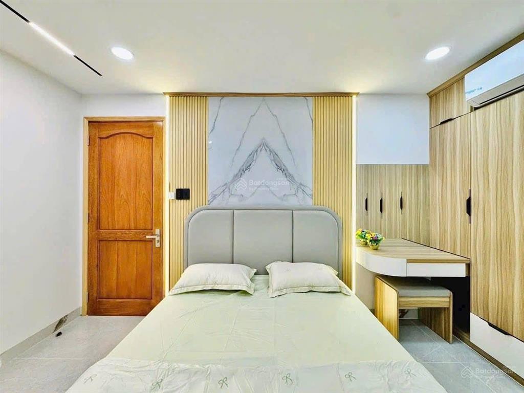 Bán nhà ngay đặng tất quận 1. giá 4tỷ8/80.5m2 đang cho thuê 25triệu. gần chợ tân định