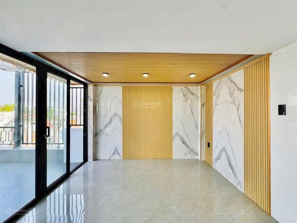 Bán nhà ngay đặng tất quận 1. giá 4tỷ8/80.5m2 đang cho thuê 25triệu. gần chợ tân định