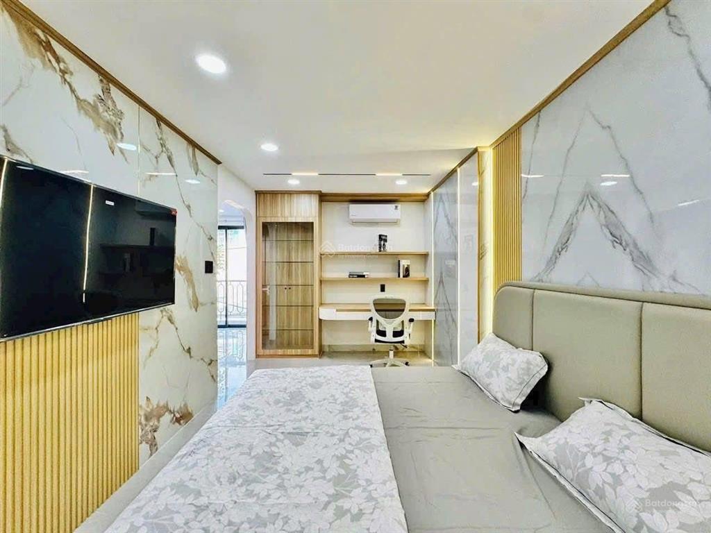 Bán nhà ngay đặng tất quận 1. giá 4tỷ8/80.5m2 đang cho thuê 25triệu. gần chợ tân định