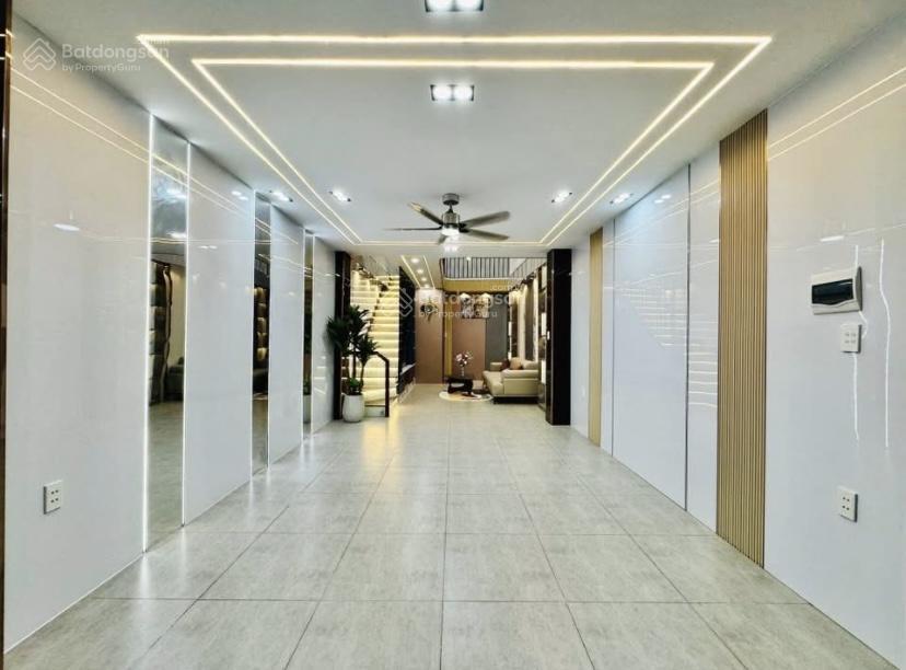 Nhà cho thuê 20triệu ngay cô giang quận 1. giá 3tỷ8/72.4m2 gần đại học văn lang