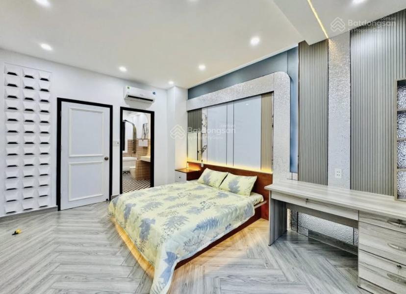 Nhà cho thuê 20triệu ngay cô giang quận 1. giá 3tỷ8/72.4m2 gần đại học văn lang