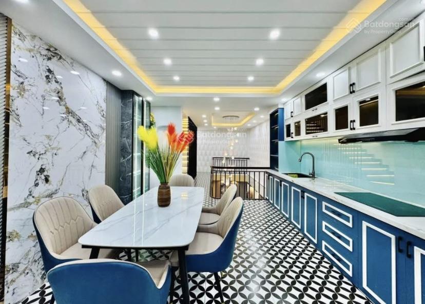Nhà cho thuê 20triệu ngay cô giang quận 1. giá 3tỷ8/72.4m2 gần đại học văn lang