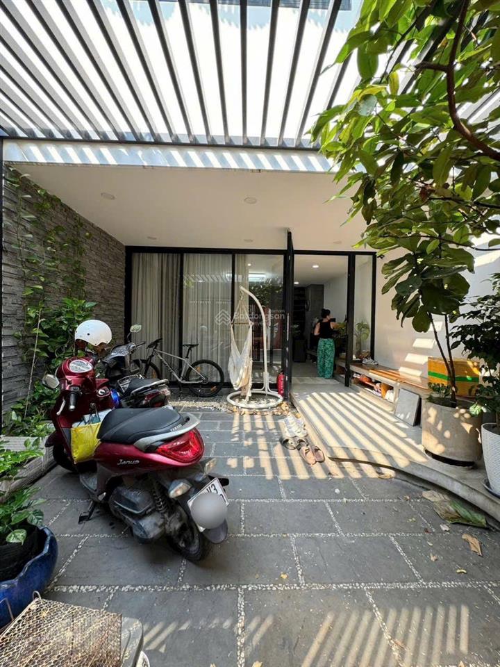 Nhà đường 6,5m ngay trần não  quận 2. dt 63.7m2 đang cho thuê 18tr. gần đh giao thông vận tải