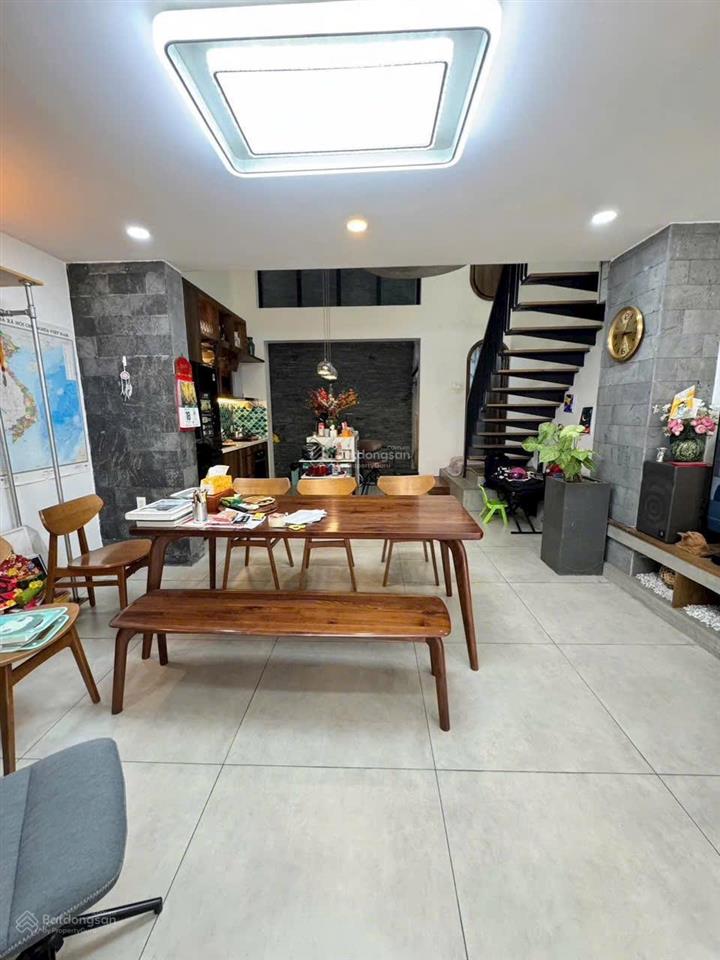 Nhà đường 6,5m ngay trần não  quận 2. dt 63.7m2 đang cho thuê 18tr. gần đh giao thông vận tải